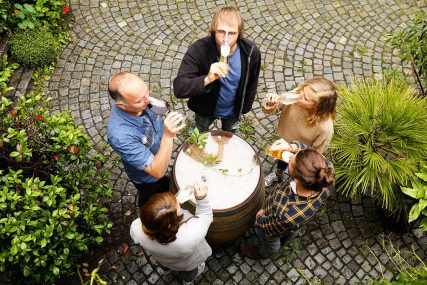 VIANKO Gastgarten - Treffen mit Freunden